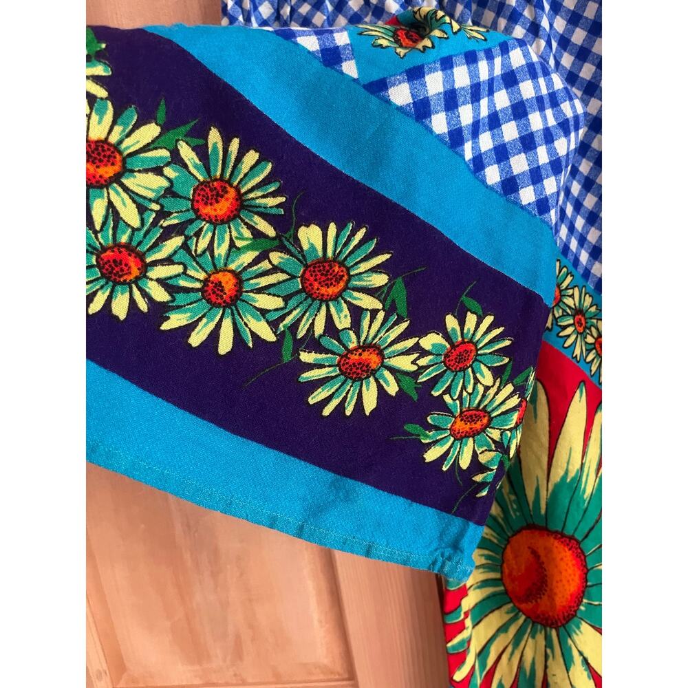 Vintage 1960’s flare flower pants size small with blue checkers - Picture 10 of 12